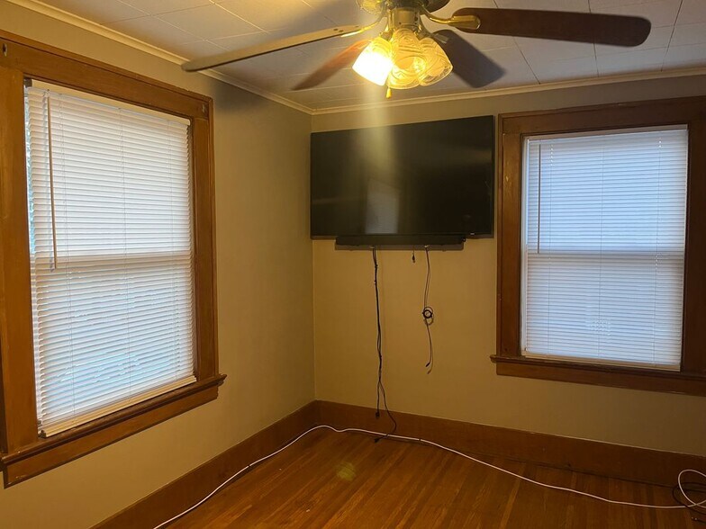 Building Photo - 16 Chatfield St