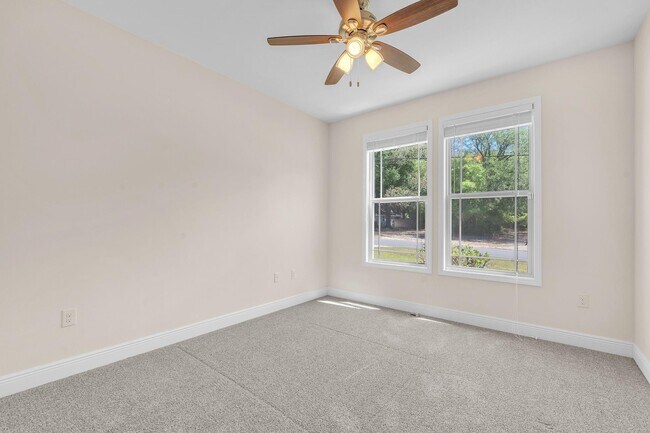 Building Photo - 4782 Primrose St
