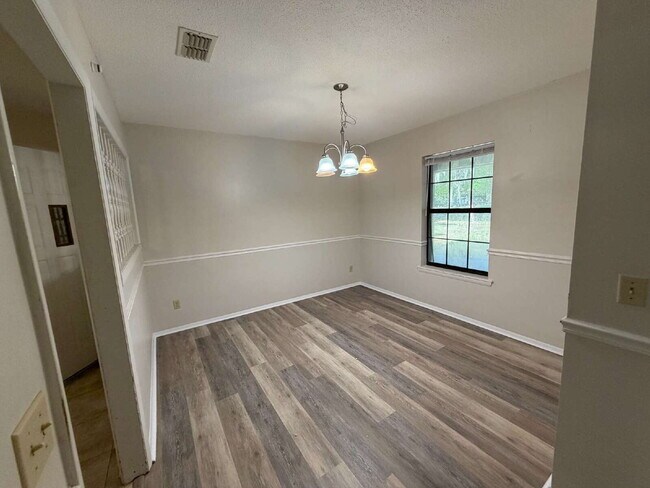 Building Photo - Home For Rent