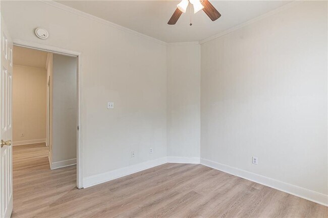 Building Photo - 2100 San Gabriel St