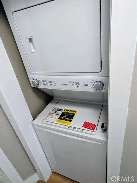 Building Photo - 1000 E 1st St