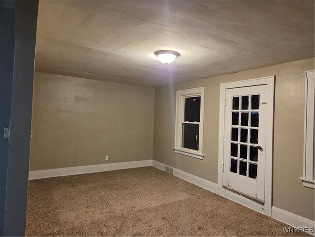 Building Photo - 626 Lisbon Ave