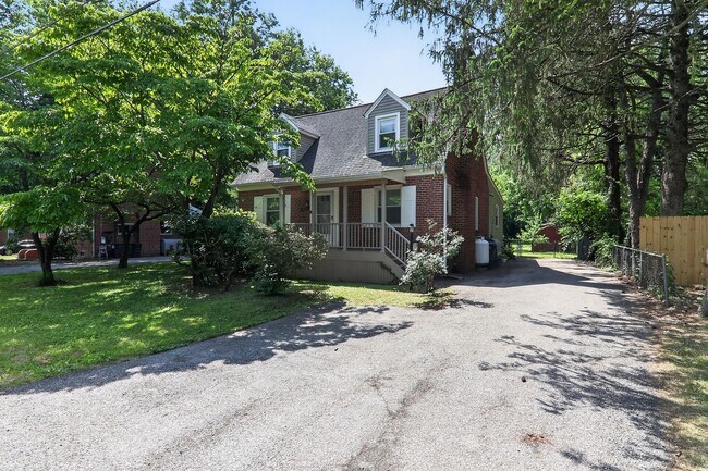 Building Photo - 4-bedroom, 2.5-bath home located in Upper Marlboro