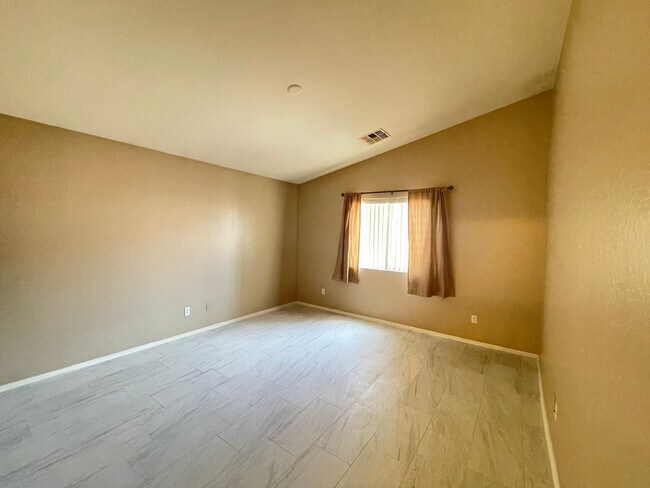 Building Photo - 4 Bedroom, 2 Bath New paint and flooring