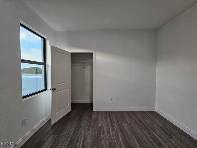 Building Photo - 8059 Sherwood Cir