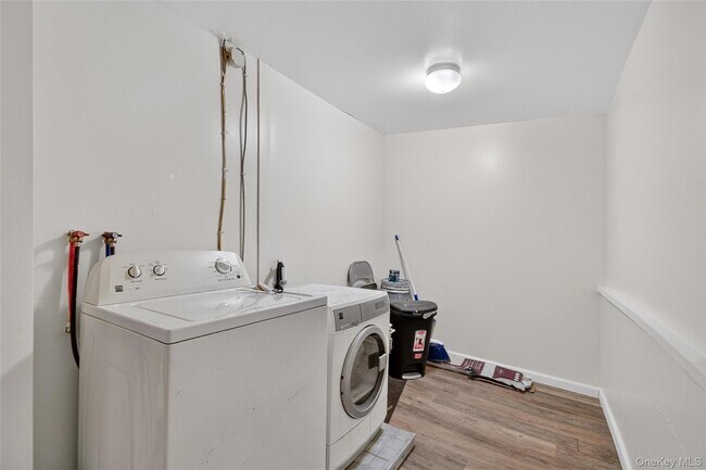 Building Photo - 11 Zimmer Ave