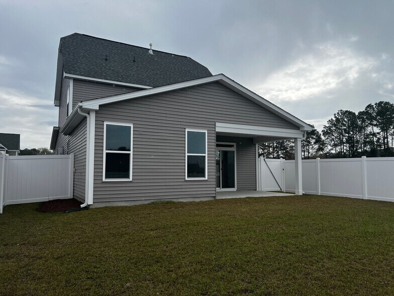 Building Photo - 1260 Saxon Ct