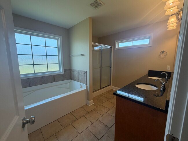 Building Photo - 2850 Foxcroft Cir