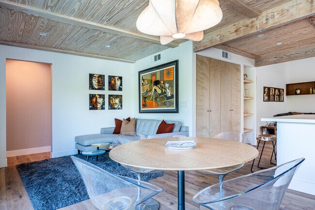 Building Photo - 2748 E Via Escuela