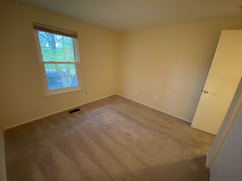 Building Photo - 7726 Acrocomia Dr