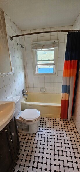 Building Photo - 4504 Terrace St