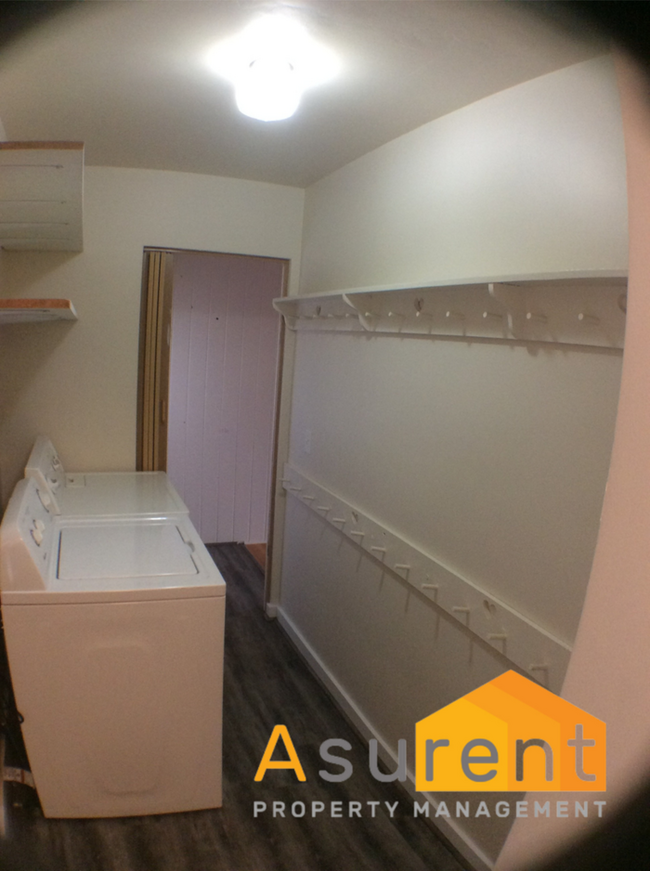 Building Photo - 3-Bedroom/2-Bathroom Home with Amazing Vie...