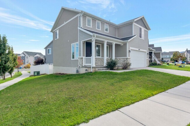 Building Photo - Spotless House, corner lot, 2 car attached