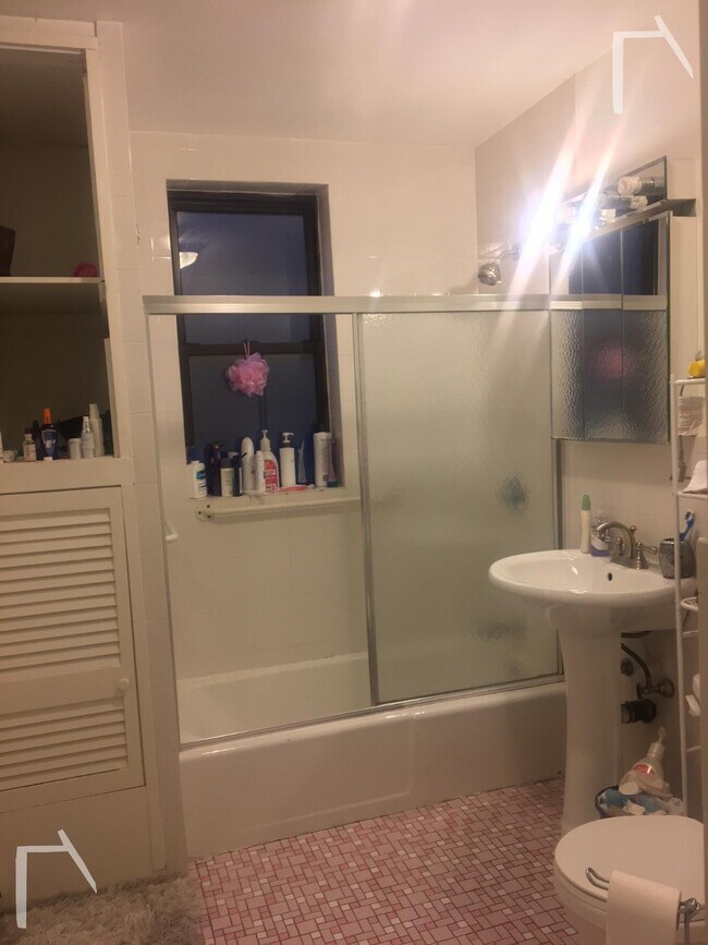 Building Photo - 215 Saint Paul St