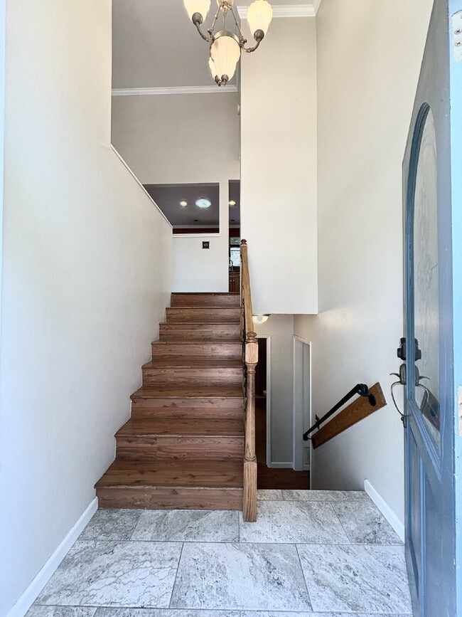 Building Photo - Charming 4-Bed by the Lake in Morgan Hill