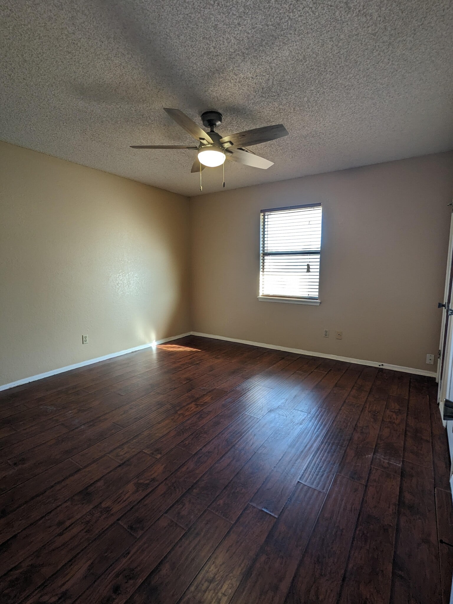 Building Photo - 712 Swan Lake Rd