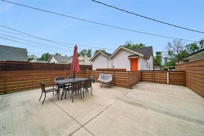 Building Photo - Gorgeous updated and modern open layout