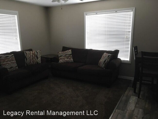 Building Photo - 318 Pioneer Rd