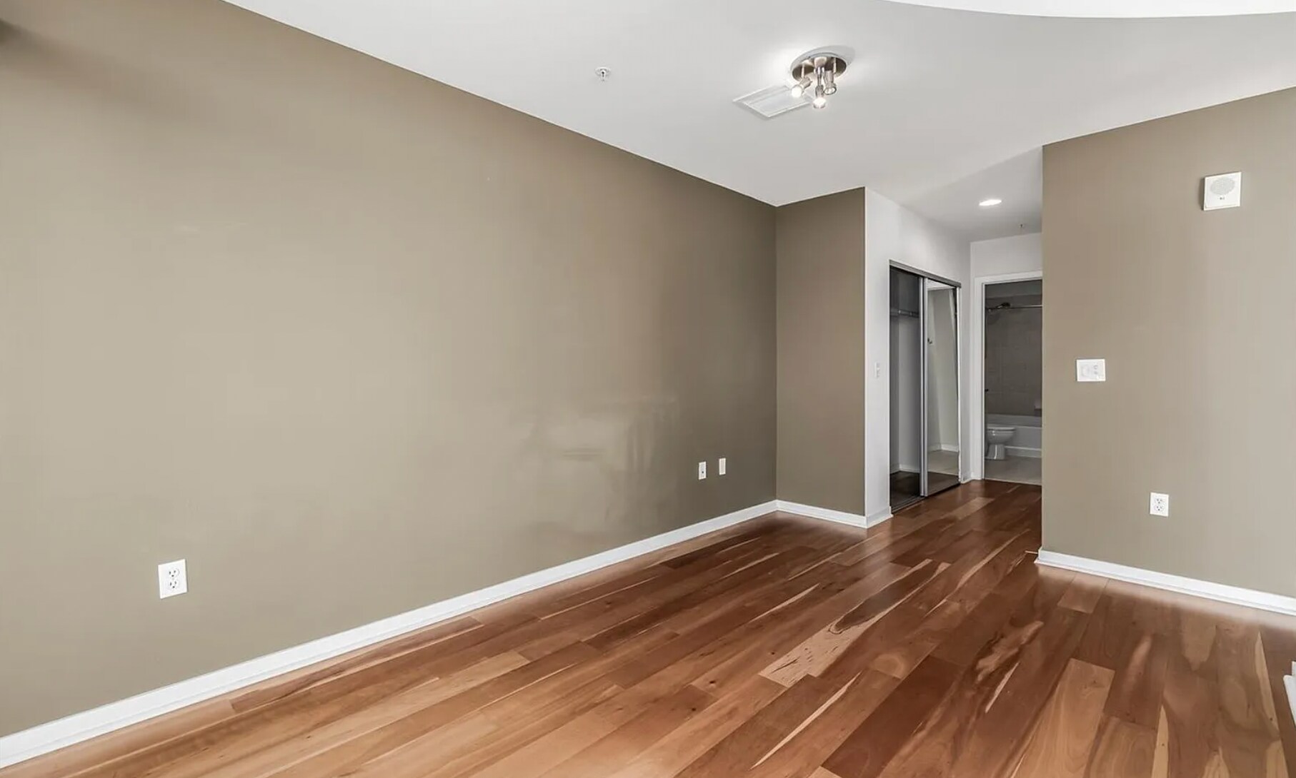 Building Photo - 1700 Bassett St