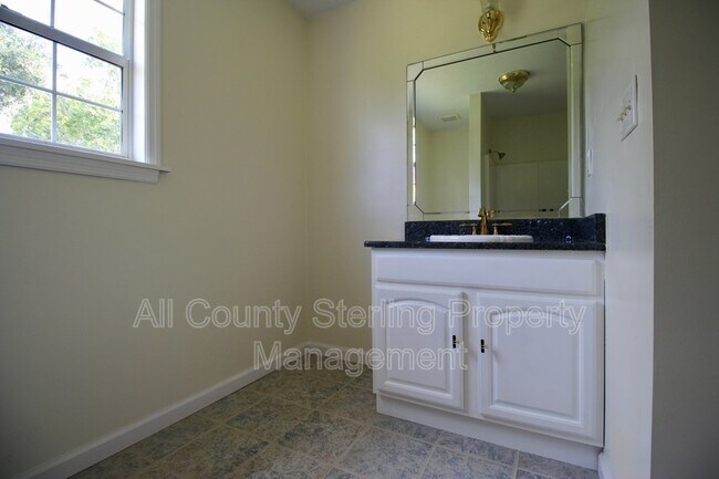 Building Photo - 3581 NW Bur Oak Pl