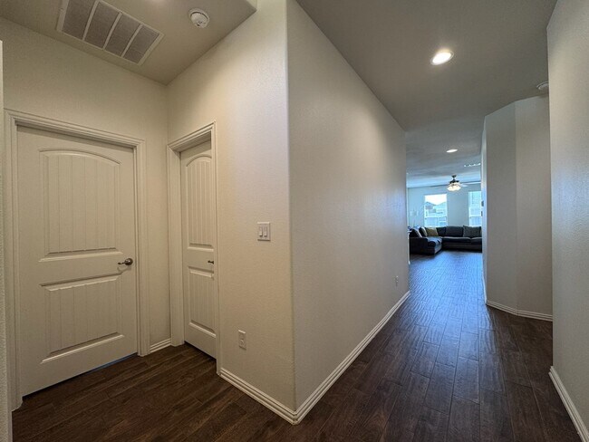 Building Photo - 1710 Wrigley Dr