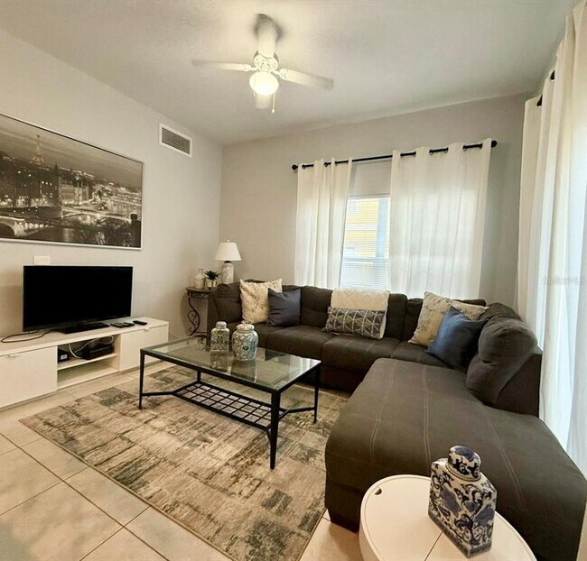 Building Photo - 4562 Yellowgold Rd E