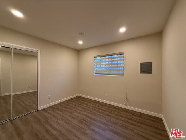 Building Photo - 4832 W 17th St