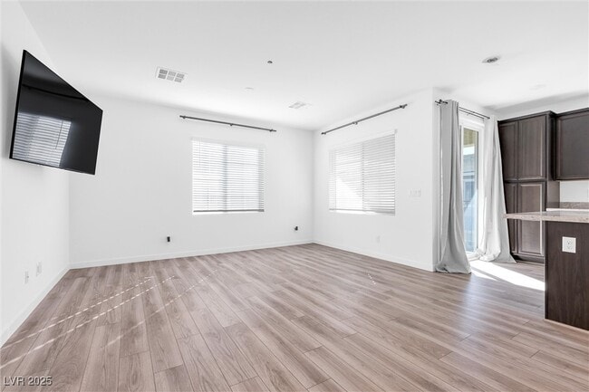 Building Photo - 5730 Sky Pointe Dr