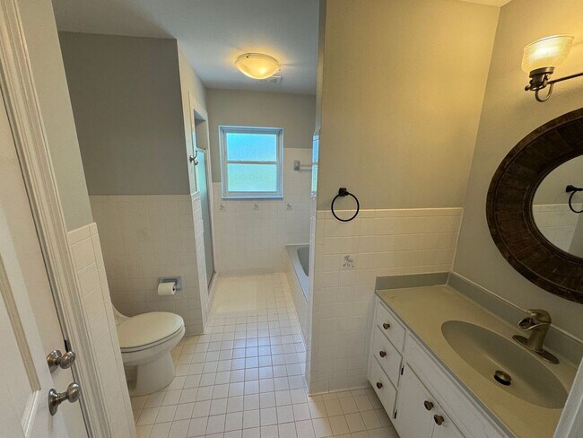 Building Photo - Pensacola - Inverness - 3 bedroom, 2 bathroom