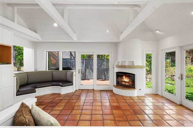 Building Photo - 19 Venado Dr