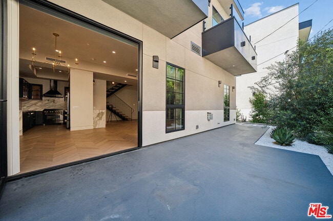 Building Photo - 652 Huntley Dr
