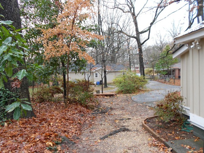 Building Photo - Cozy One Room Studio Apartment in Marietta!