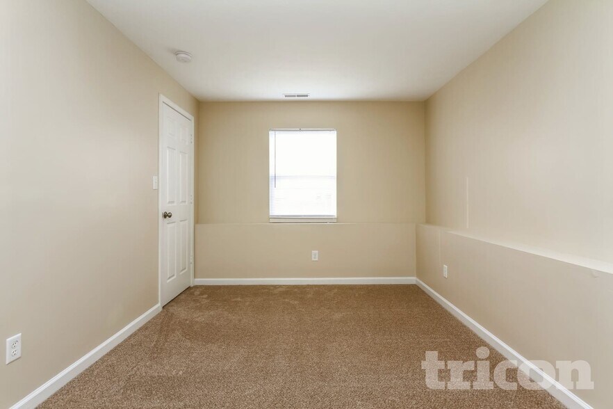 Building Photo - 4040 Dogwood Ln