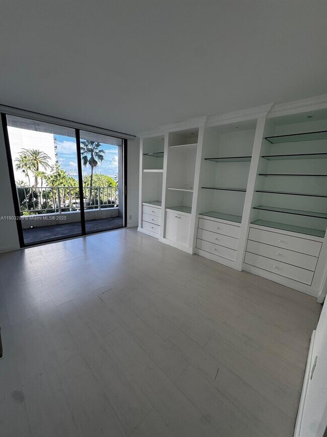 Building Photo - 200 SE 15th Rd