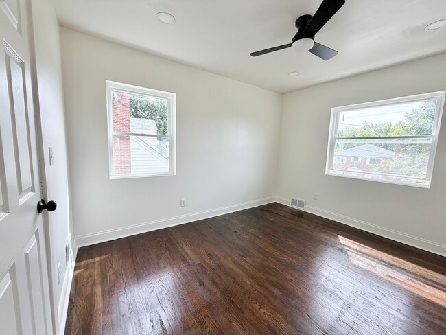 Building Photo - 3036 S Hegry Cir
