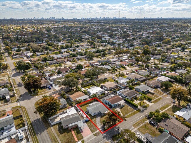 Building Photo - 621 N 70th Way