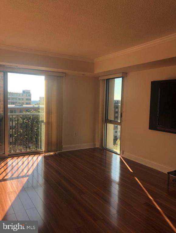 Building Photo - 1300 Army Navy Dr