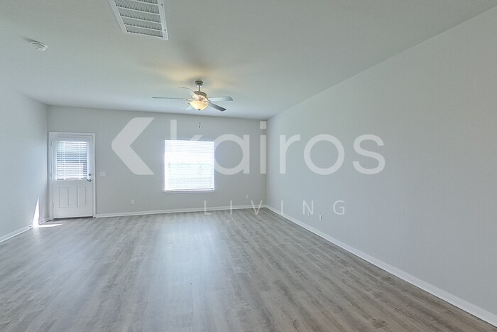 Building Photo - 712 St James Pl