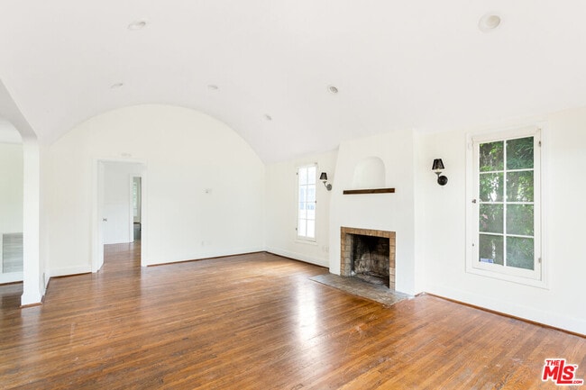 Building Photo - 2127 Benecia Ave