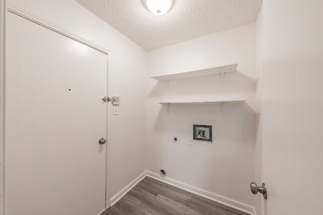 Building Photo - 8125 Rambler Rose St