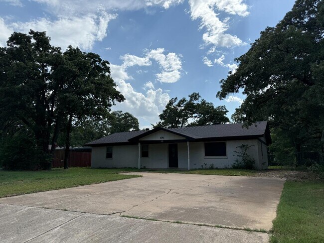 Building Photo - 125 Briarwood Dr