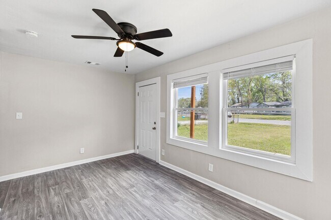 Building Photo - 1831 Catalina Dr