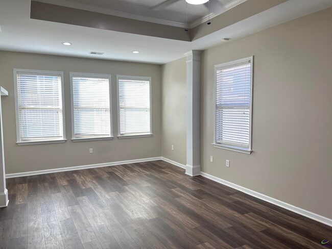 Building Photo - 210 Hearthwood Dr