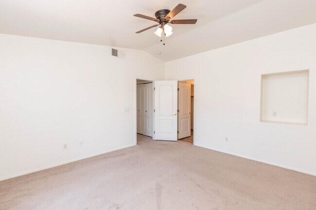 Building Photo - Available! 2 Bedroom Townhome inside Pacif...