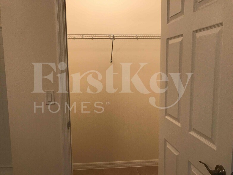 Building Photo - 629 SW 25th Terrace