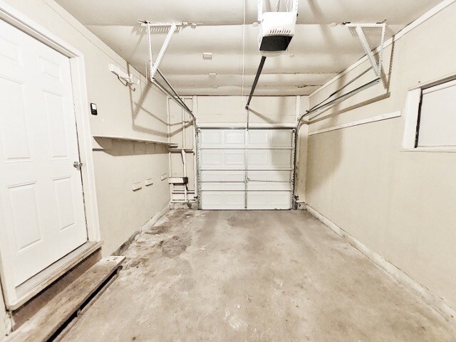 Building Photo - 6006 E 96th St