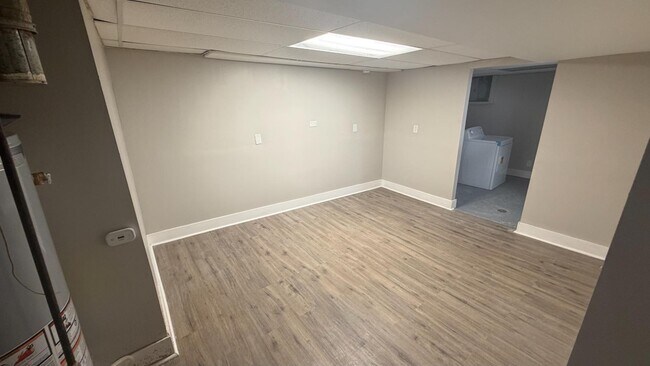 Building Photo - 1430 Golden Dr