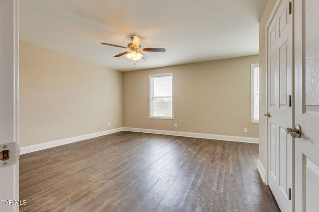Building Photo - For Rent — Modern Duplex Near Historic Jonesborough