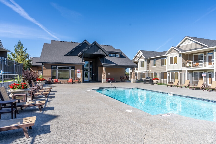 Pool - The Reserve at Shelley Lake