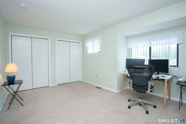 Building Photo - 17 Wiggins Farm Dr